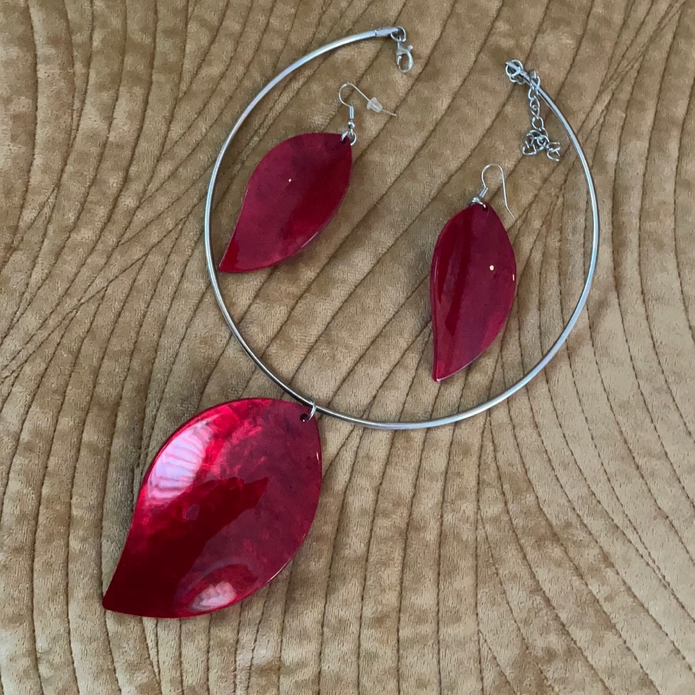 Necklace & earring set